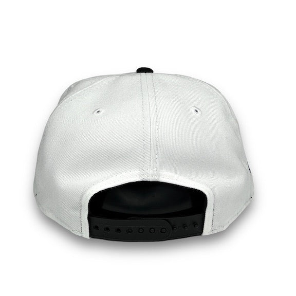 Bulls 6x 9FIFTY New Era White & Black Snapback Hat Sky Blue UV