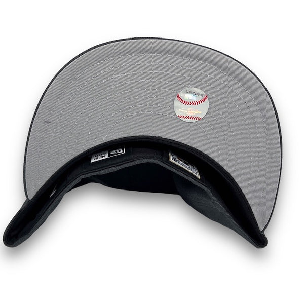 Yankees 99 WS 59FIFTY New Era Graphite Fitted Hat Grey Bottom