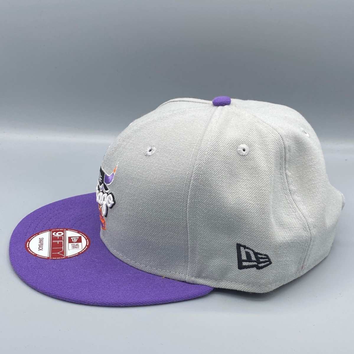 De thema genezen Chicago Bulls Windy City 9FIFTY NBA New Era Gray & Purple Snapback Hat –  USA CAP KING