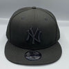 New York Yankees Basic Black on Black 9FIFTY New Era Snapback Hat