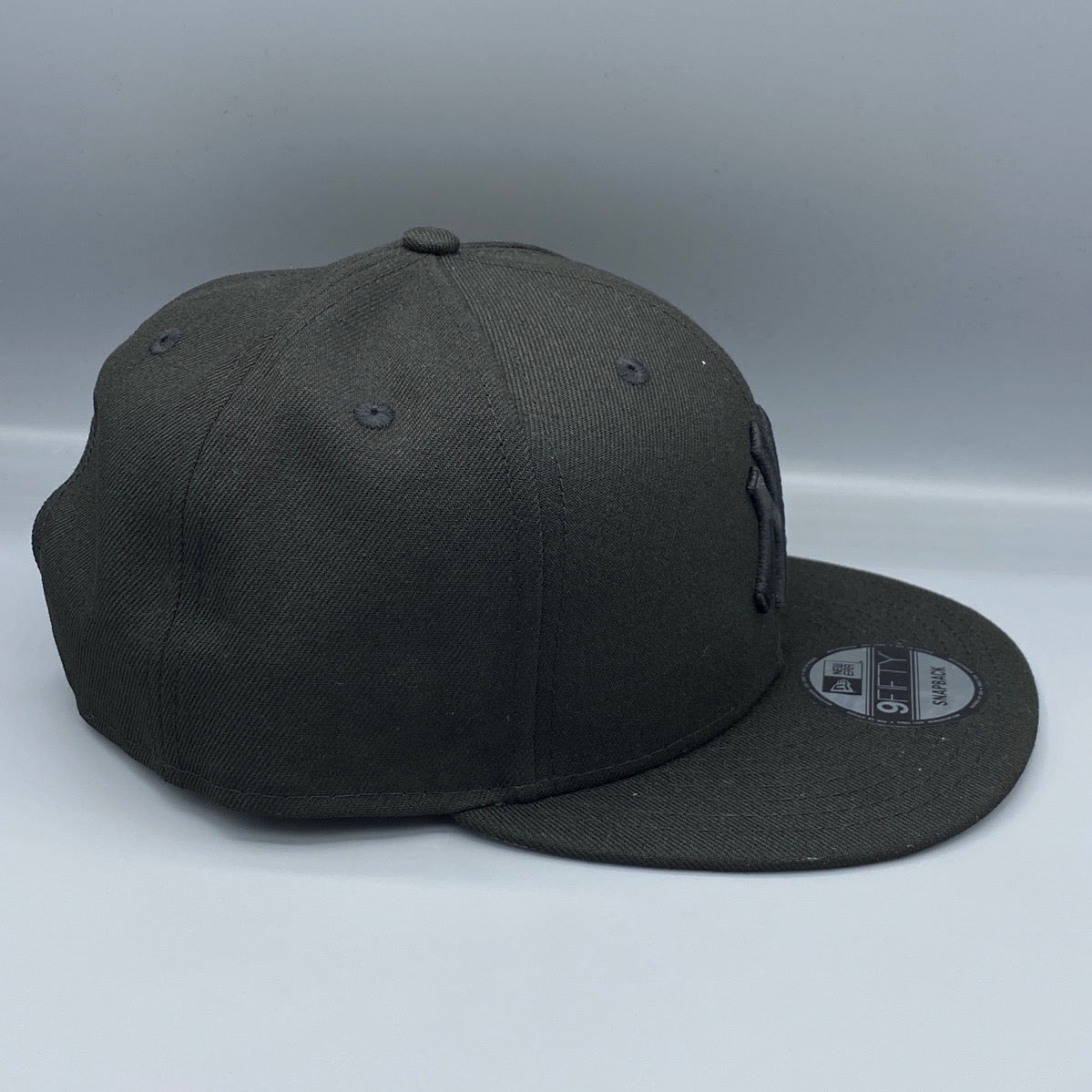 New York Yankees Basic Black on Black 9FIFTY New Era Snapback Hat